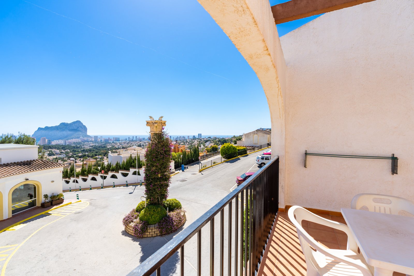 In der schönen Stadt Calpe gelegen, bietet diese Wohnanlage eine Vielzahl von Wohnmöglichkeiten, die auf unterschiedliche Bedürfnisse und Vorlieben z