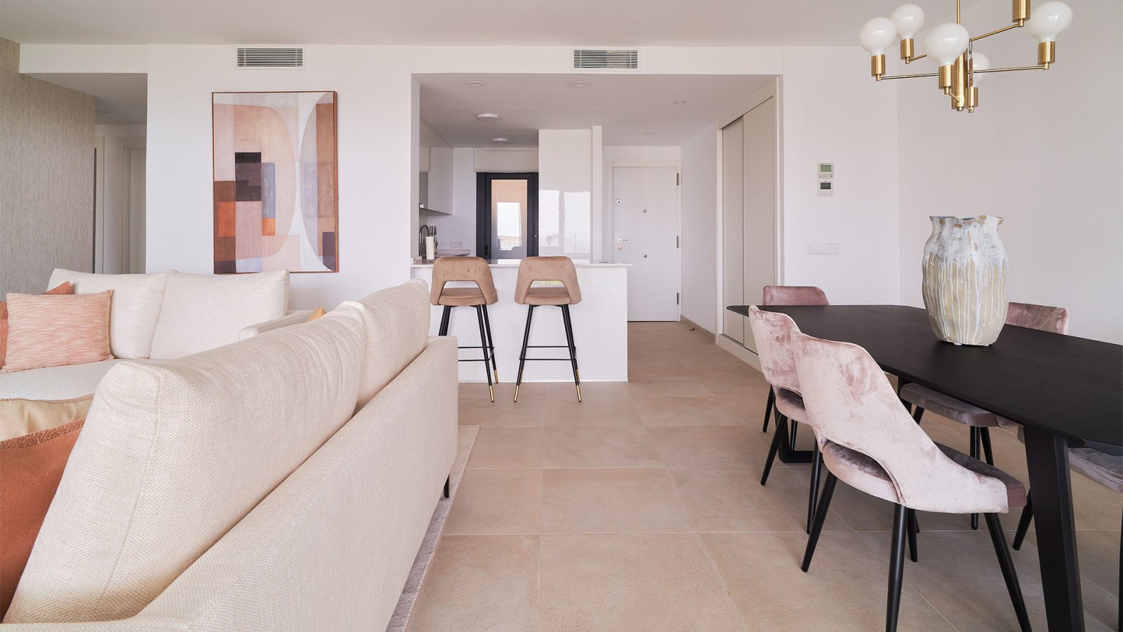 Higuerón Bay Residences by TM befindet sich in der privilegierten Gegend von El Higuerón in Fuengirola. Die Lage ist ausgezeichnet: Von der Anlage si