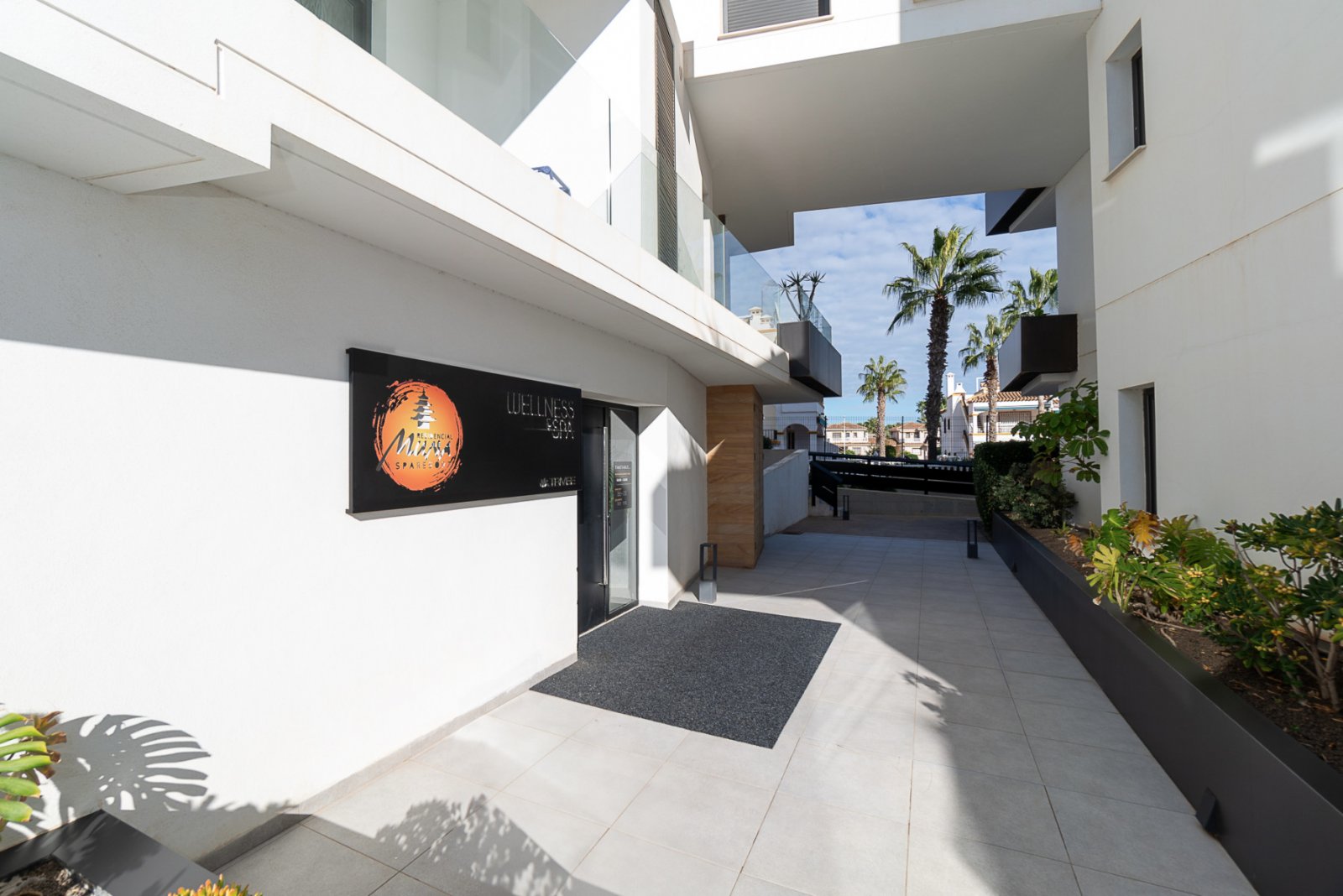 Dieses außergewöhnliche Duplex-Penthouse im exklusiven Muna Spa & Resort in Los Dolses bietet eine seltene Kombination aus Luxus, Großzügigkeit u