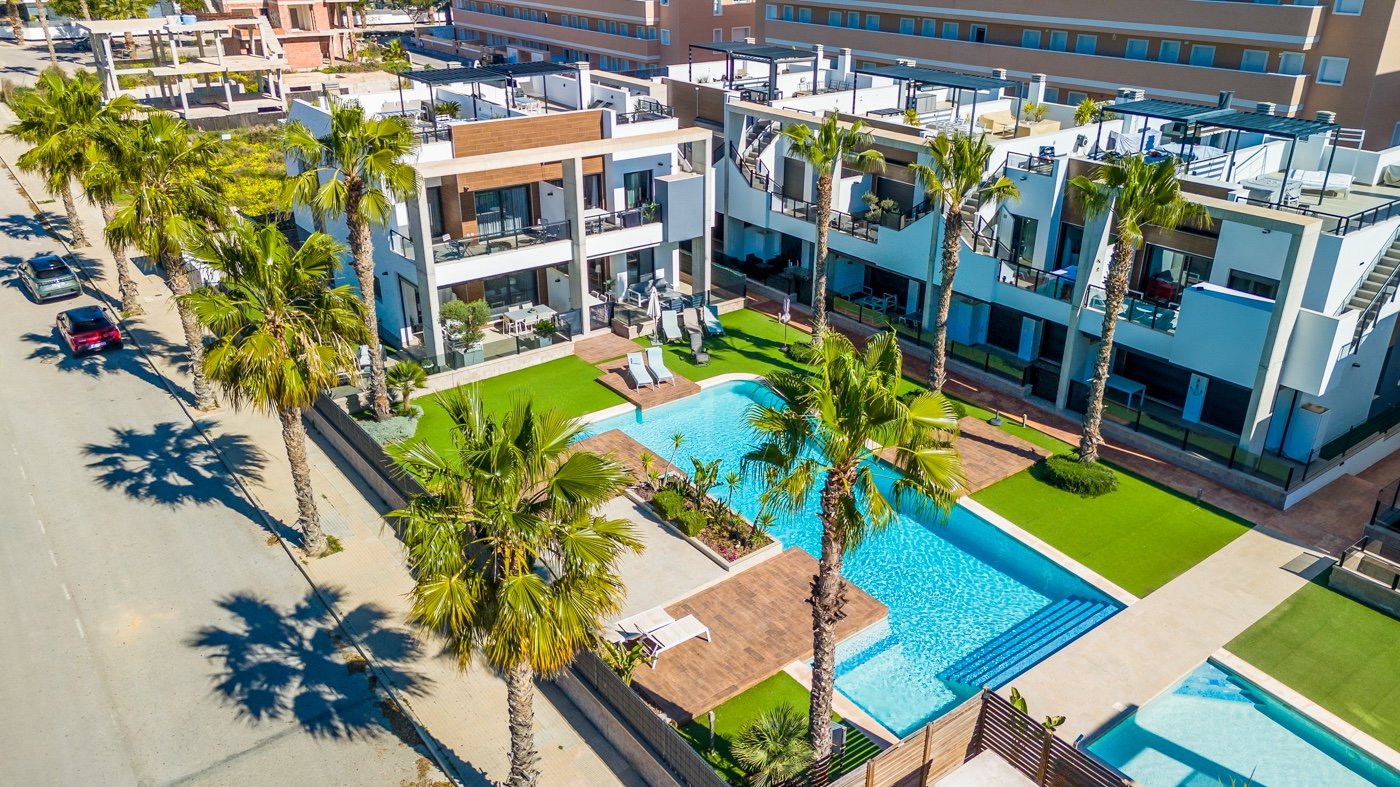 Ground floor apartment in El Raso, Guardamar del Segura
This beautiful south-facing ground-floor apartment is located in a modern residen