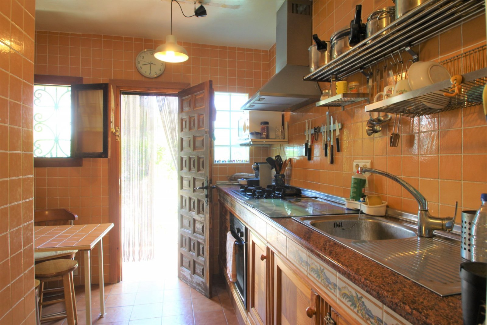An ideally positioned townhouse with large living dining area, with separate kitchen and guest toilet on ground floor.  2 bedrooms and