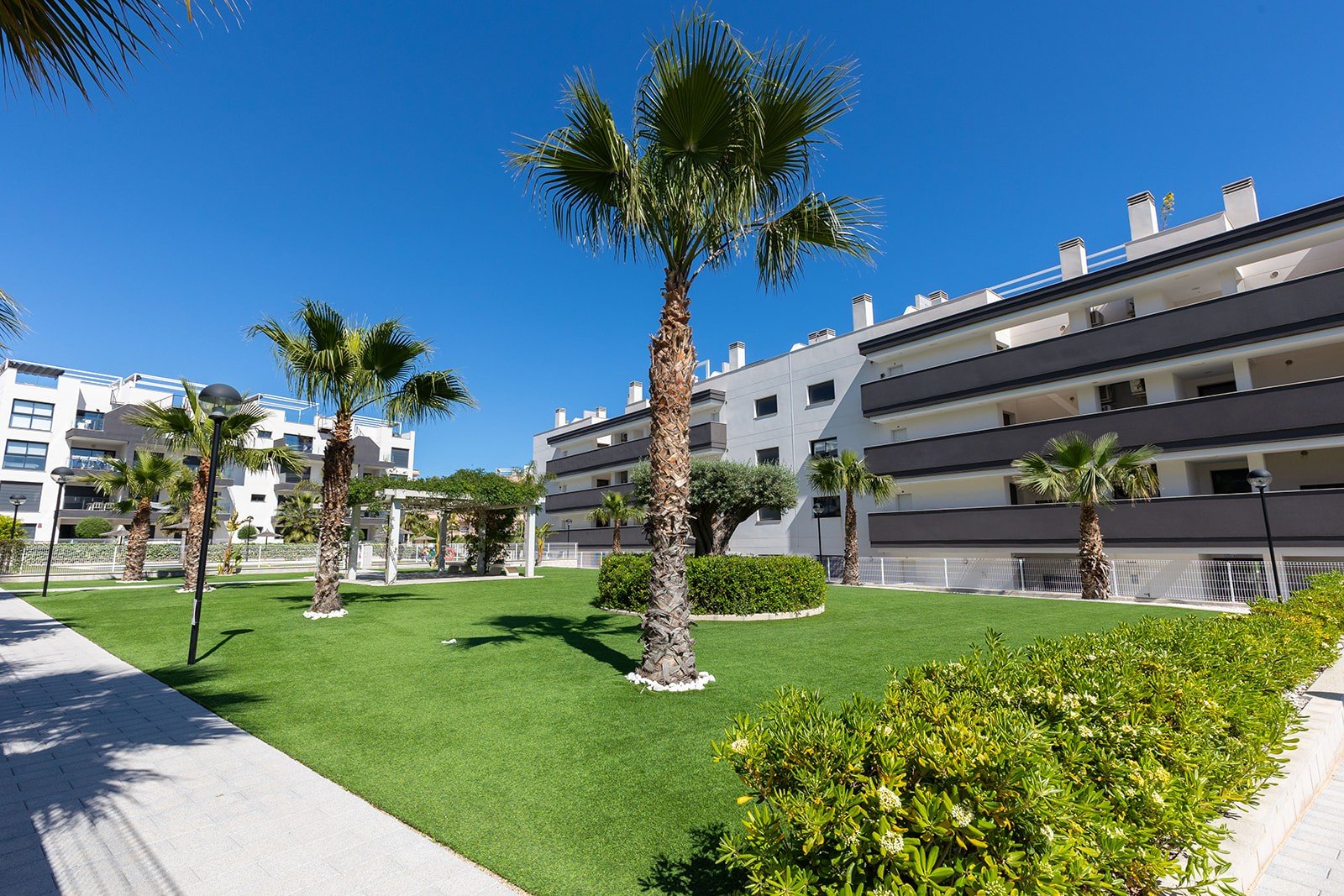 Wunderschönes Penthouse im Valentino Golf II in Villamartin mit großzügiger Sonnenterrasse zu verkaufen. Entdecken Sie dieses herrliche, nach Süden a