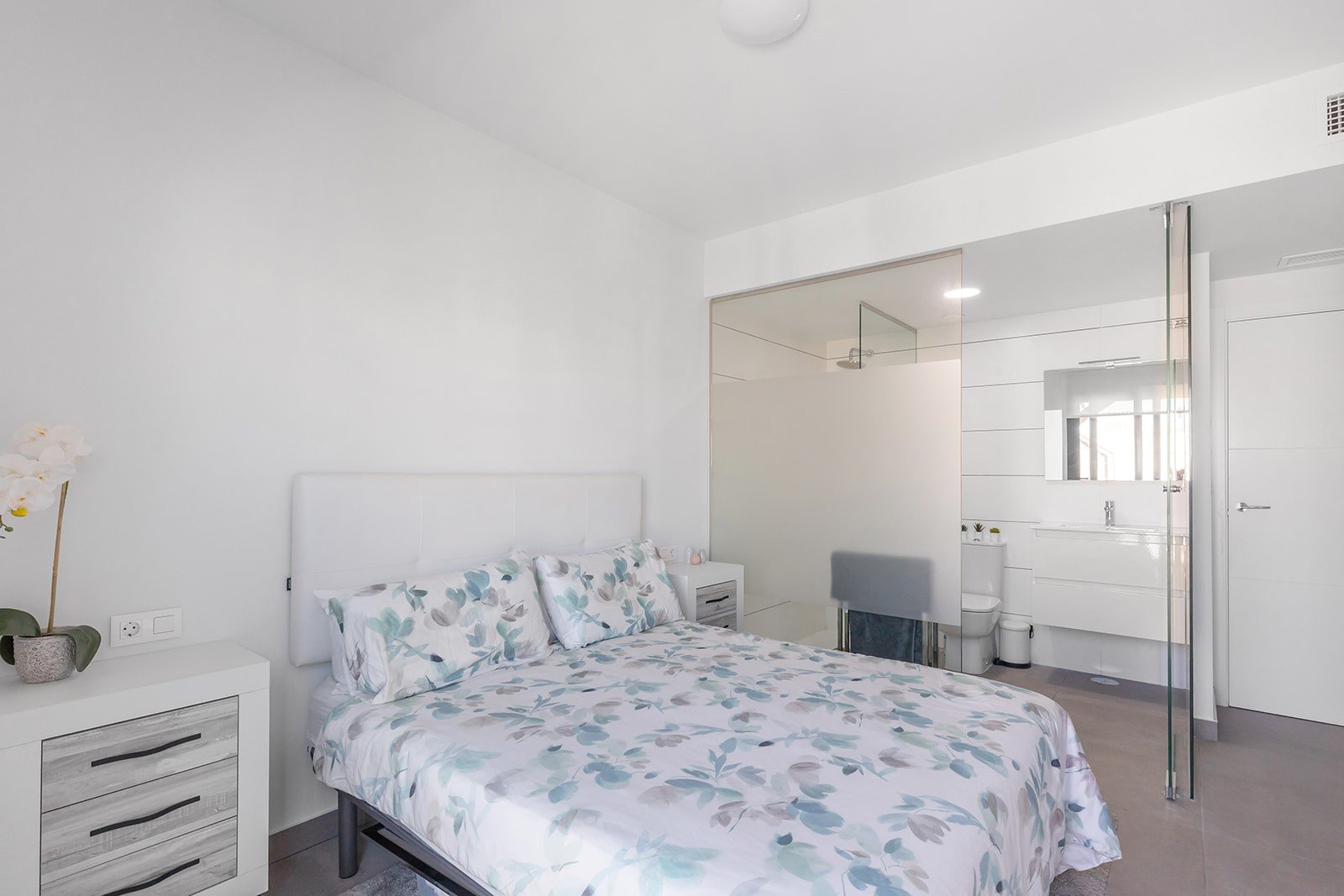 Wunderschönes Penthouse im Valentino Golf II in Villamartin mit großzügiger Sonnenterrasse zu verkaufen. Entdecken Sie dieses herrliche, nach Süden a