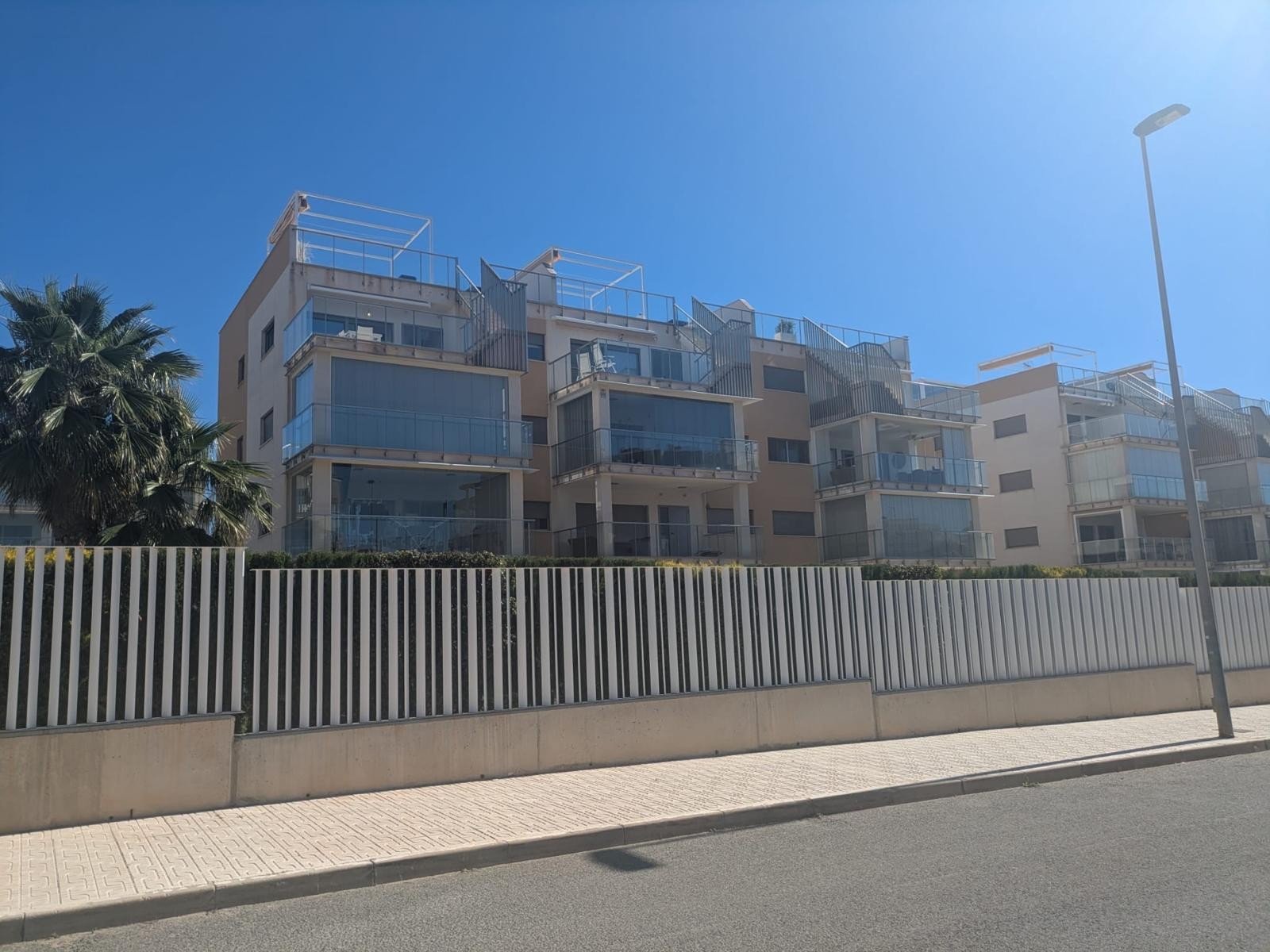 Discover stylish Mediterranean living with this exceptional penthouse apartment located in the highly sought-after Villamartin Gardens community in