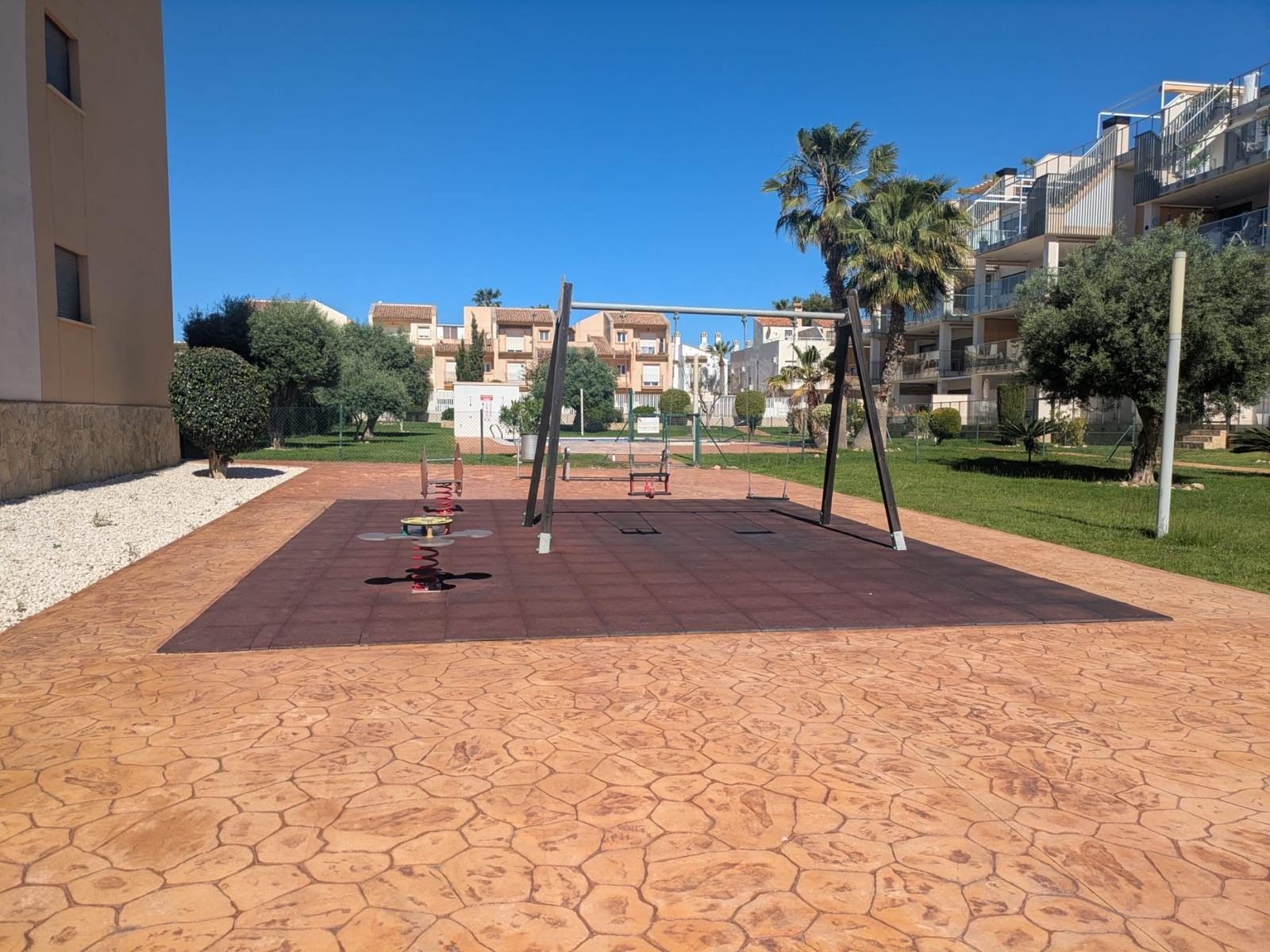 Discover stylish Mediterranean living with this exceptional penthouse apartment located in the highly sought-after Villamartin Gardens community in