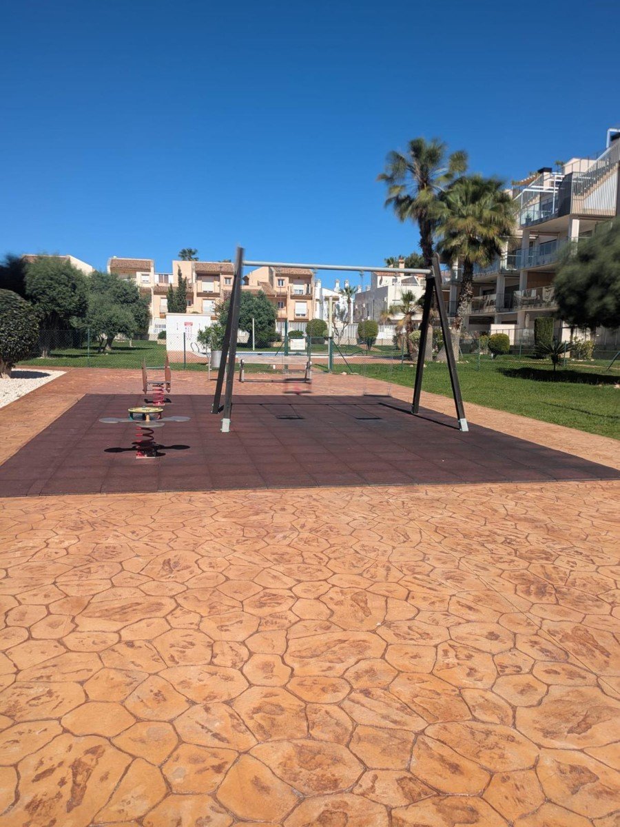 Discover stylish Mediterranean living with this exceptional penthouse apartment located in the highly sought-after Villamartin Gardens community in
