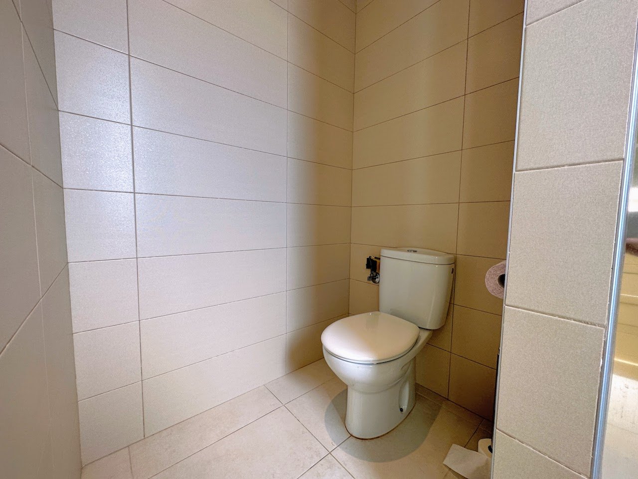 This extraordinary apartment in the Altos del Mediterráneo urbanization is a rare gem, offering luxury, space, and comfort in one of the most sought