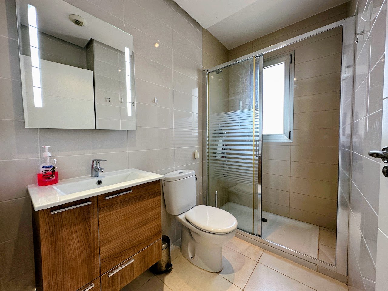 This extraordinary apartment in the Altos del Mediterráneo urbanization is a rare gem, offering luxury, space, and comfort in one of the most sought