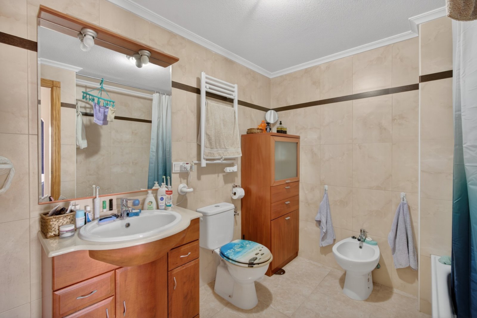3 bedrooms | 3 bathrooms | Sunny terraces | Garage & large storage room Do you dream of a modern and spacious apartment in the heart of Pl