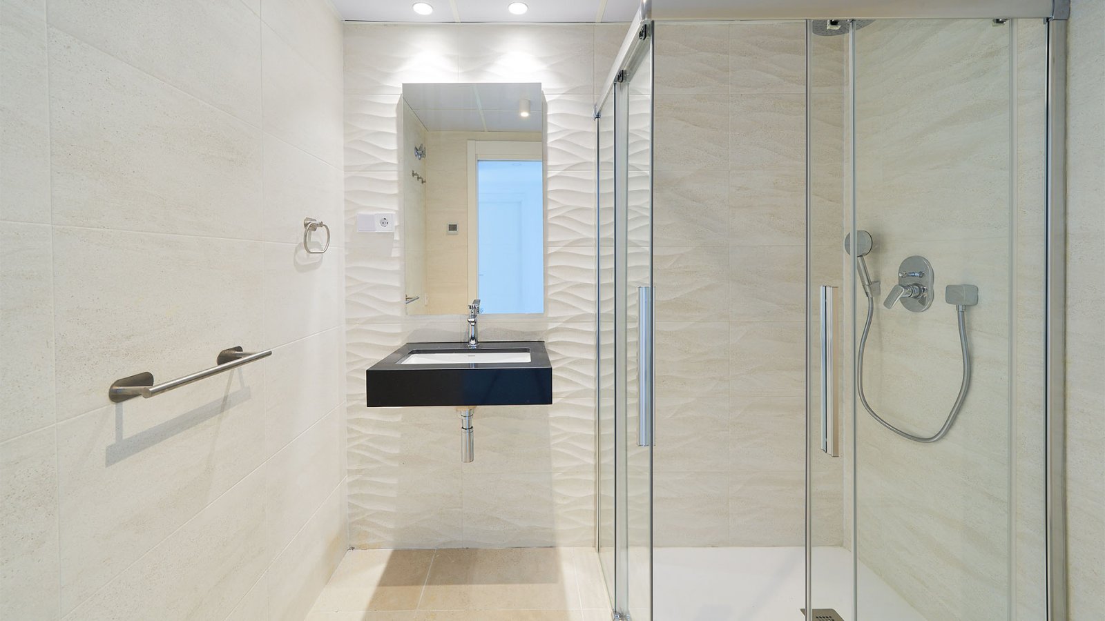 Higuerón Bay Residences by TM befindet sich in der privilegierten Gegend von El Higuerón in Fuengirola. Die Lage ist ausgezeichnet: Von der Anlage si