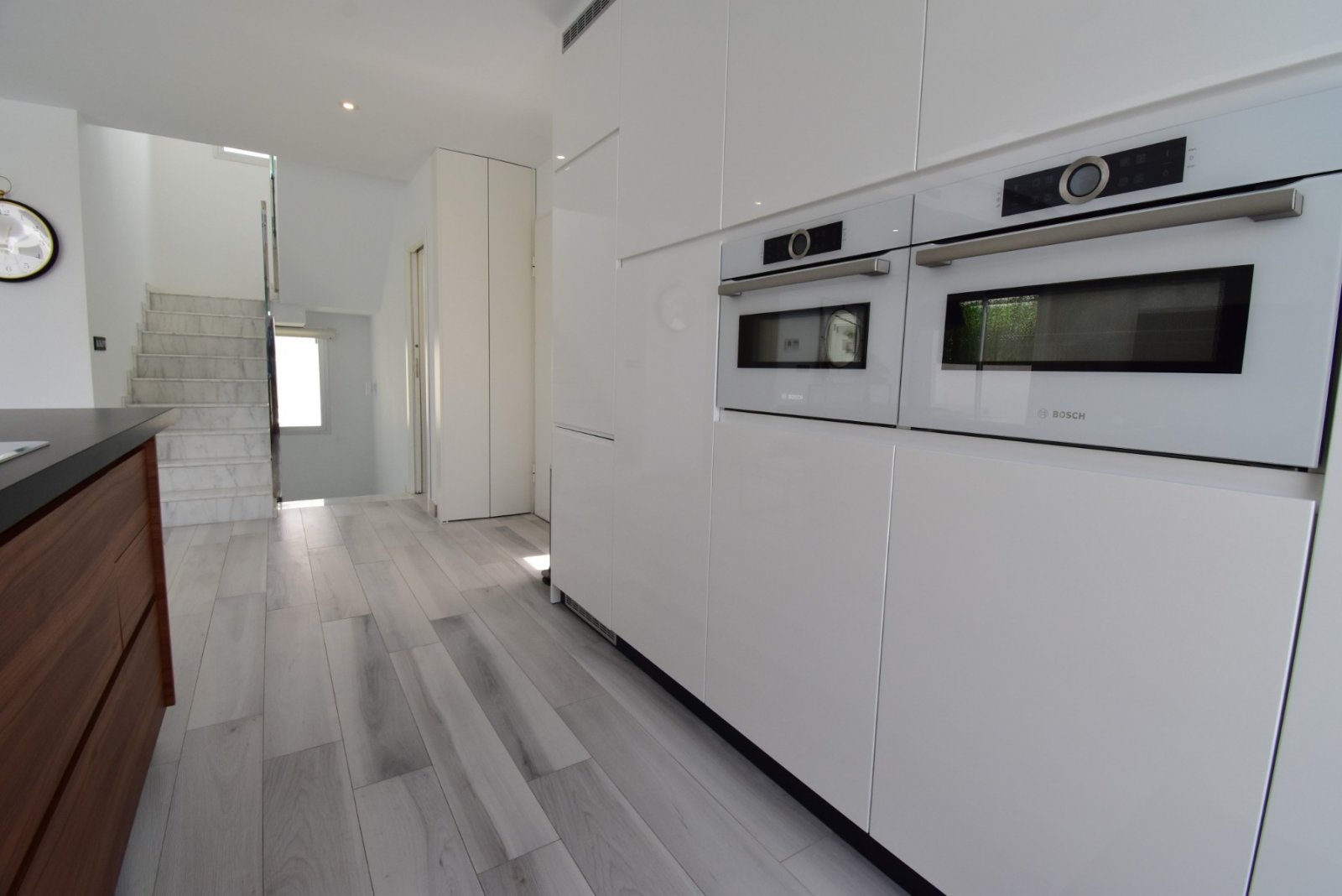 This South Facing, Four Bedroom, Detached Villa in Lomas de Cabo Roig is located within a five-minute walk of a good variety of bars and restaurants