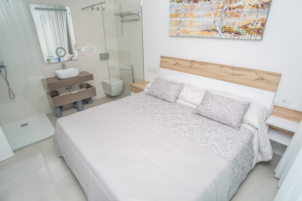 In der wunderschönen Gegend von La Cala gelegen, bietet diese exklusive Wohnanlage eine Auswahl von 14 Immobilien, darunter Apartments und Penthäuser