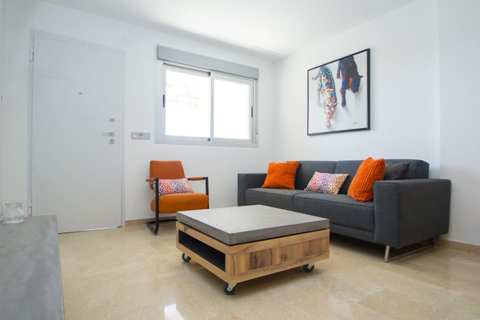 Im prestigeträchtigen Res. Las Filipinas gelegen, bietet dieser Wohnkomplex eine exklusive Auswahl von 11 Immobilien, darunter Apartments, Erdgeschos