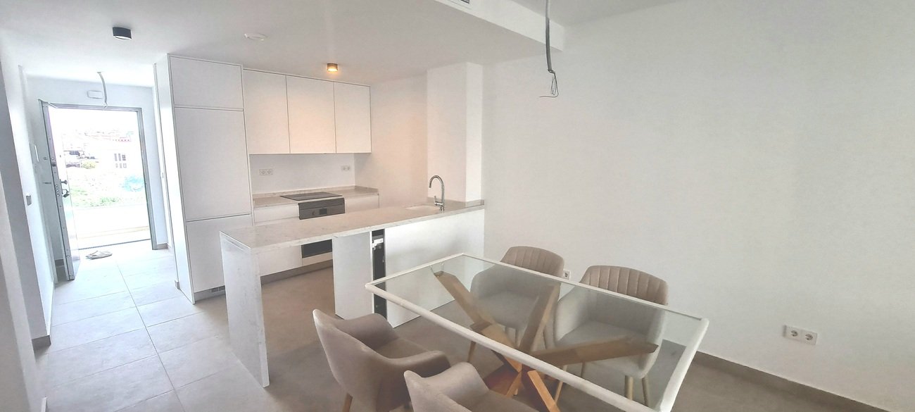 Don miss out on this unique opportunity to acquire an absolutely fantastic apartment in the newly developed Flamenca Sun located in the popular Pla