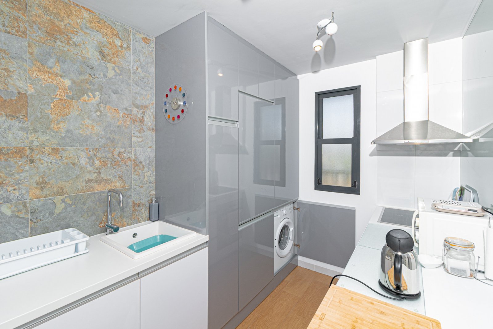 Einfach makellose Wohnung zum Verkauf im ersten Stock, gelegen in der prestigeträchtigen Anlage Sabrina in der Nähe des Einkaufszentrums Zenia Boulev