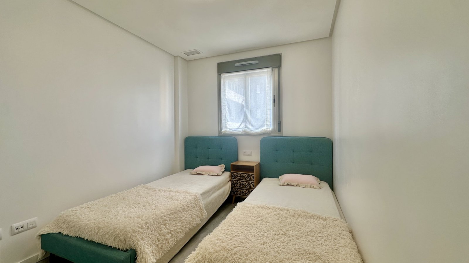 Entdecken Sie diese elegante, komplett möblierte Wohnung in der begehrten Wohnanlage Green Hills in Villamartín, Orihuela Costa.Sie befindet sich im&