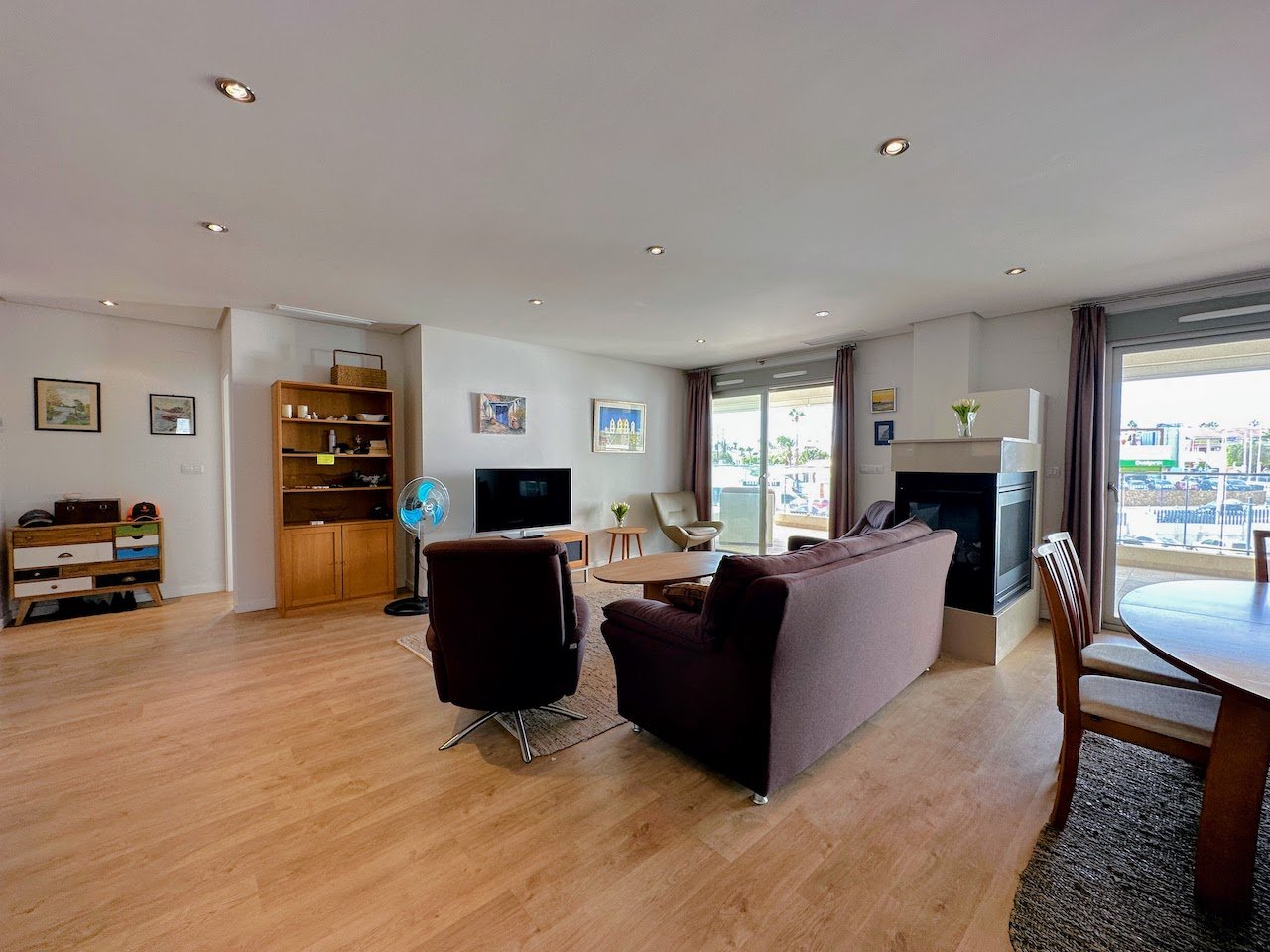   This extraordinary apartment in the Altos del Mediterráneo urbanization is a rare gem, offering luxury, space, and comfort in one of the most sought