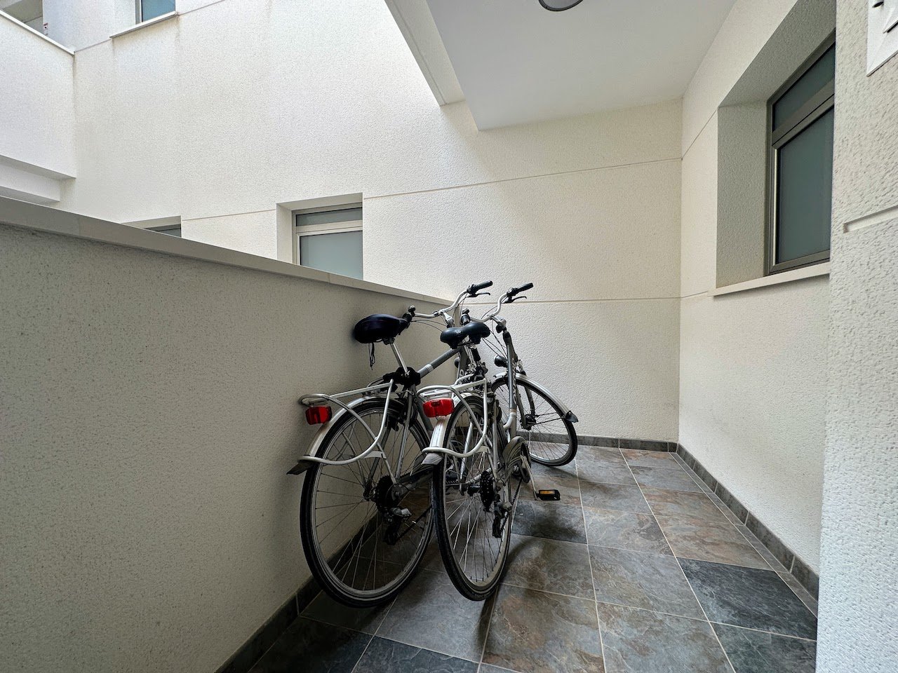   This extraordinary apartment in the Altos del Mediterráneo urbanization is a rare gem, offering luxury, space, and comfort in one of the most sought