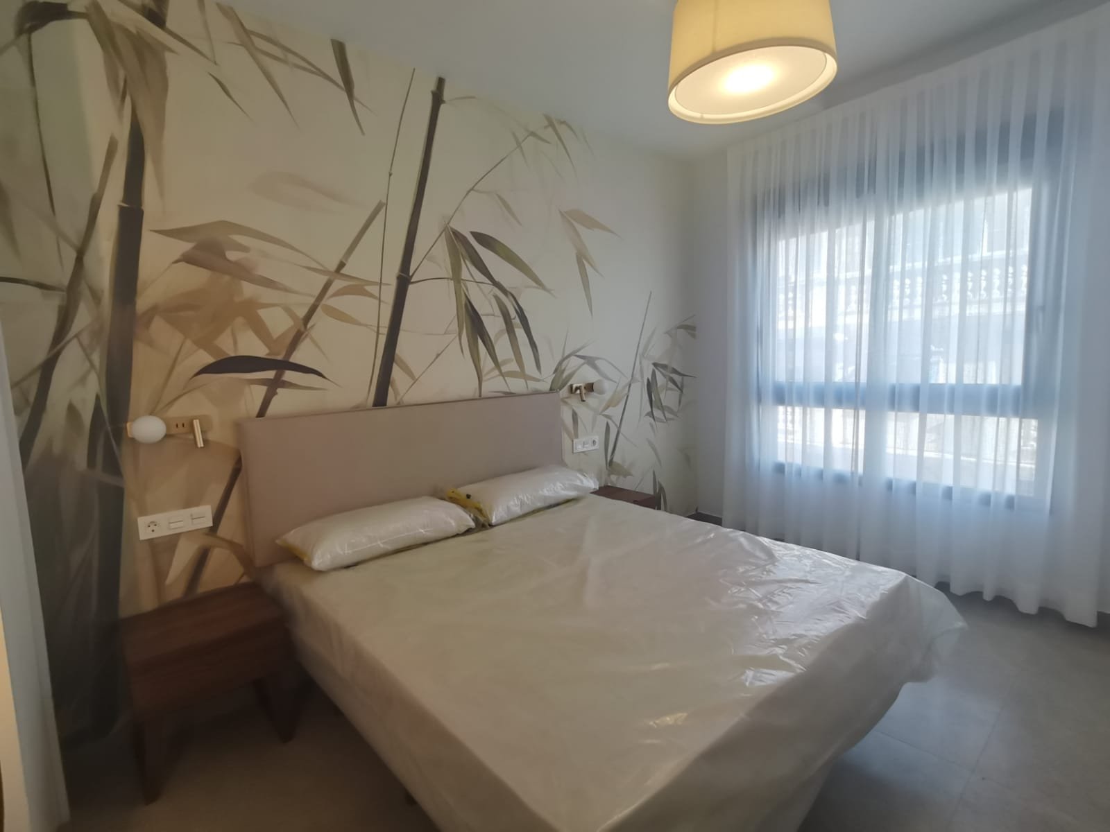 In der charmanten Stadt Torrevieja gelegen, bietet dieses exklusive Immobilienangebot eine Auswahl an Apartments und Erdgeschossen, ideal für diejeni