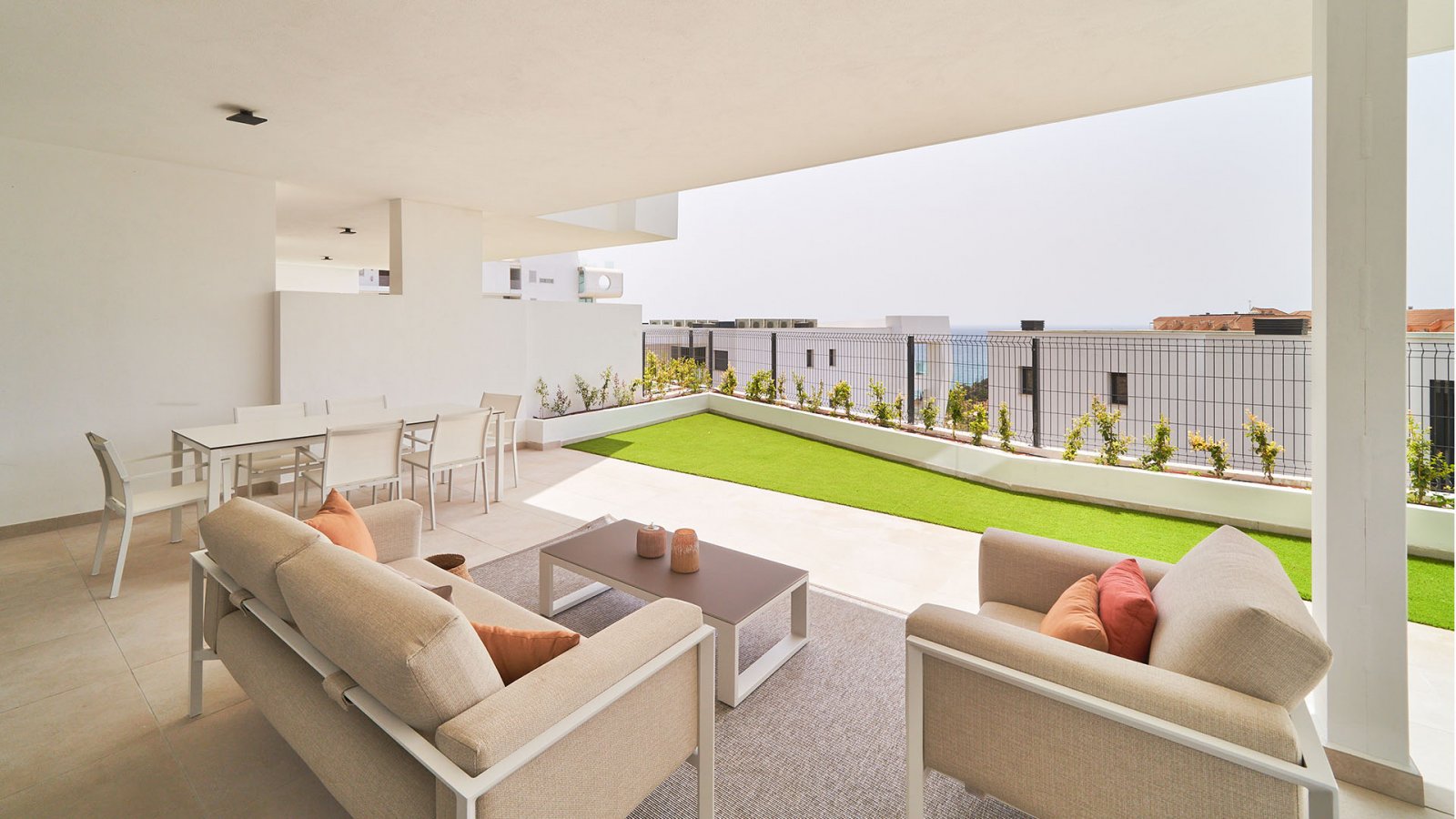 Higuerón Bay Residences by TM befindet sich in der privilegierten Gegend von El Higuerón in Fuengirola. Die Lage ist ausgezeichnet: Von der Anlage si