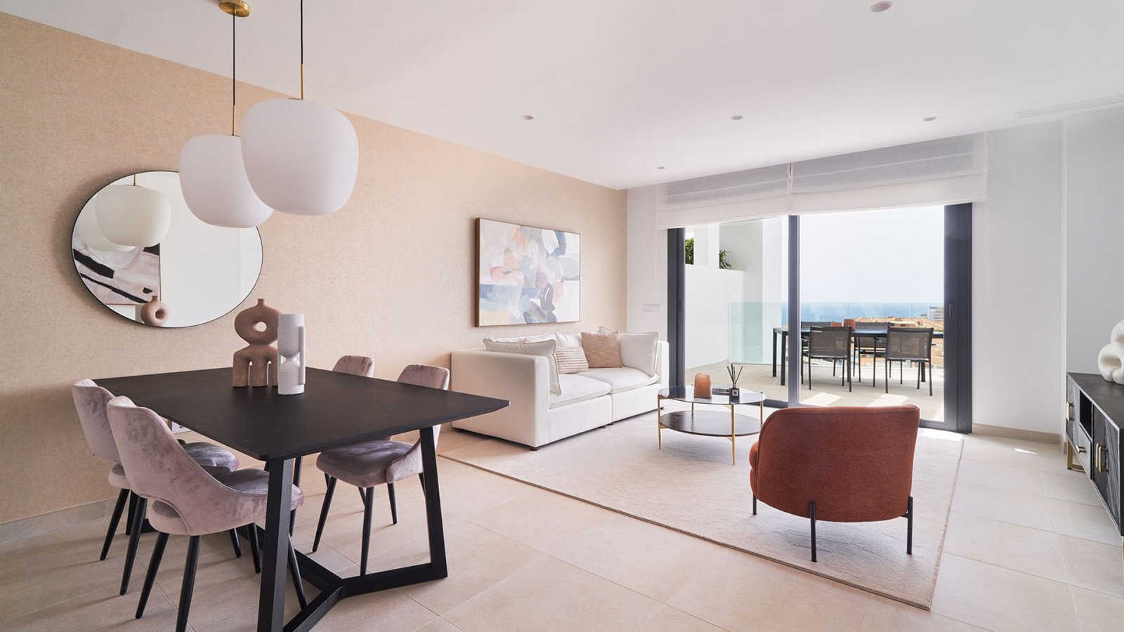  Higuerón Bay Residences by TM befindet sich in der privilegierten Gegend von El Higuerón in Fuengirola. Die Lage ist ausgezeichnet: Von der Anlage si