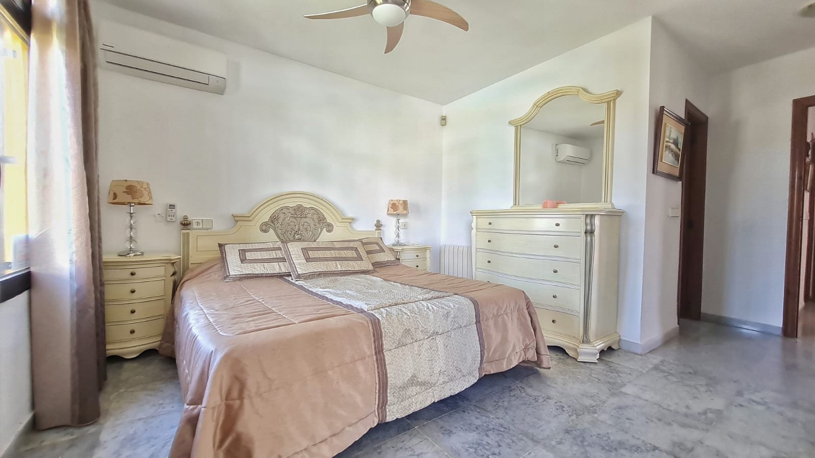 Villa Fortuna in erster Reihe – Villamartín Golf mit fantastischem Golfblick, 3 Schlafzimmer, 3 Bäder, in bester Lage. Ein absolutes Muss! 