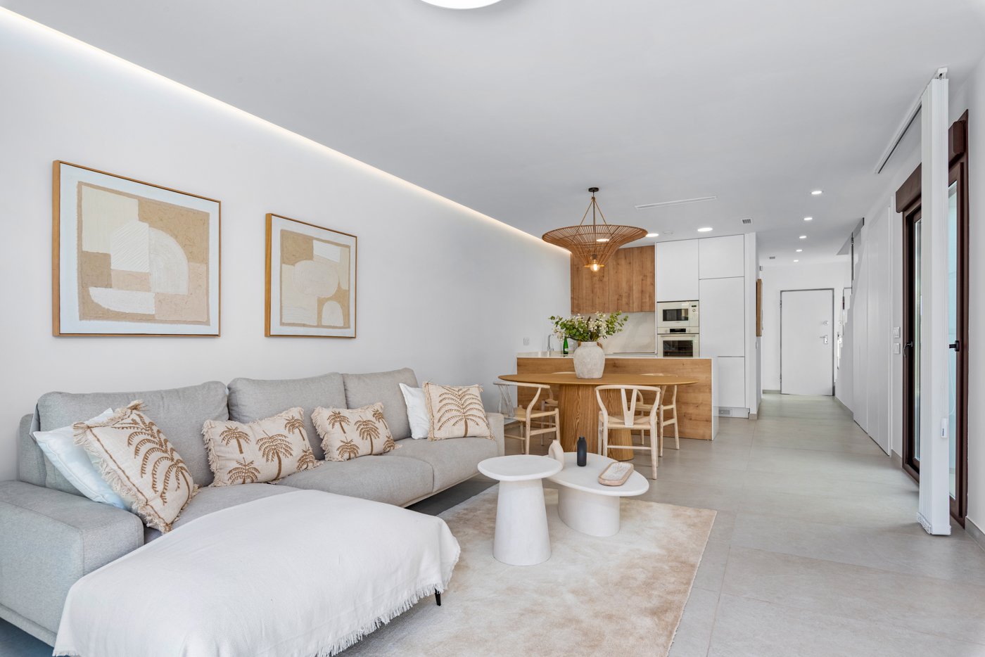 Im charmanten Ort Pilar de la Horadada gelegen, bietet dieses Ensemble freistehender Chalets eine einzigartige Gelegenheit, das Leben an der Costa Bl