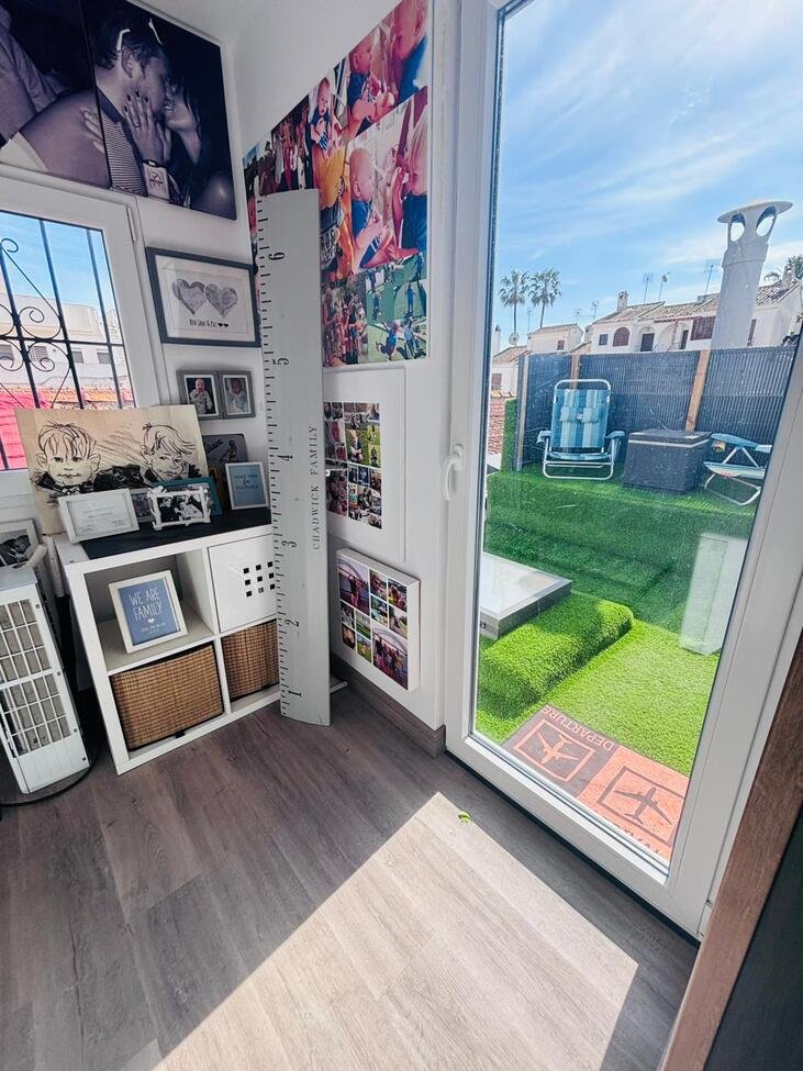 Located in the heart of the vibrant town of San Miguel de Salinas in the beautiful Alicante Province, this fully renovated four-bedroom townhouse of