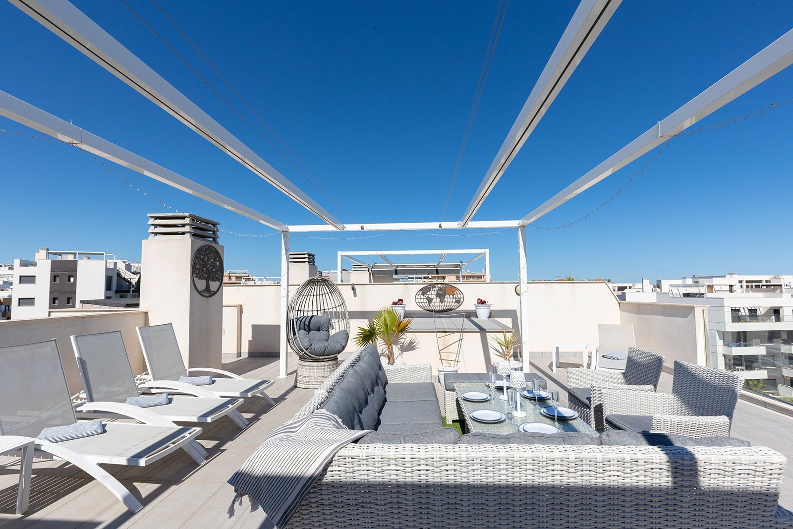 Wunderschönes Penthouse im Valentino Golf II in Villamartin mit großzügiger Sonnenterrasse zu verkaufen. Entdecken Sie dieses herrliche, nach Süden a