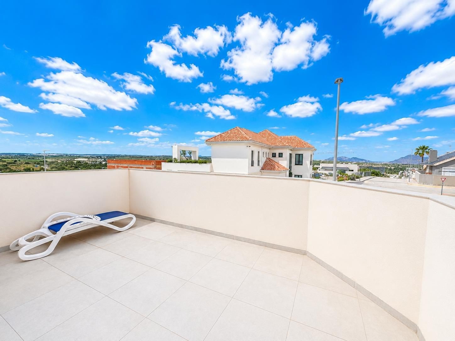 Today we are delighted to present this exceptional 4-bedroom, 4-bathroom detached villa located in the highly sought-after area of Benijófar. Set on