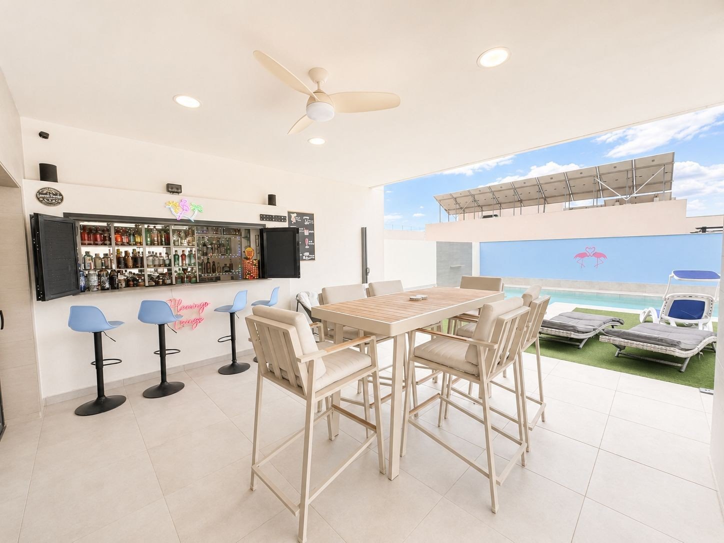 Today we are delighted to present this exceptional 4-bedroom, 4-bathroom detached villa located in the highly sought-after area of Benijófar. Set on