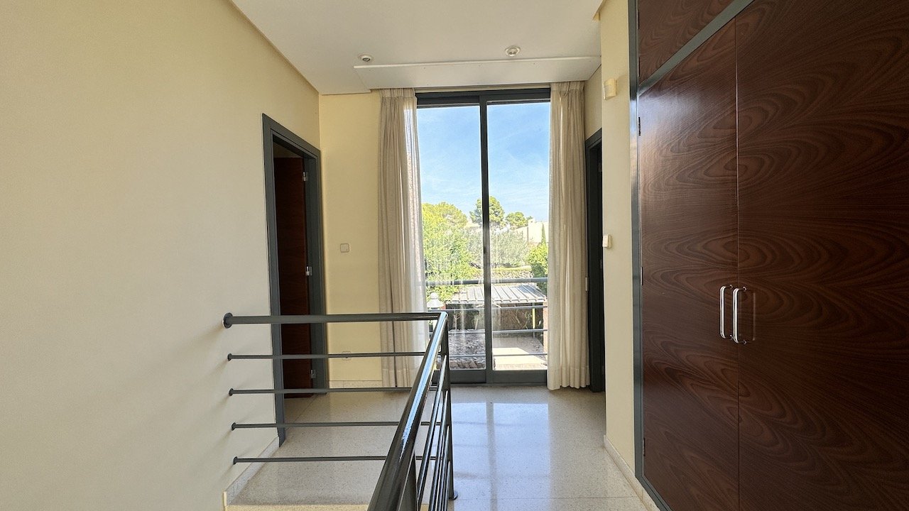4 Bed & Bath | Great Location near Coast & Golf | Landscaped Gardens | Garage for 3 – 4 Cars | Spacious Porch | Securit
