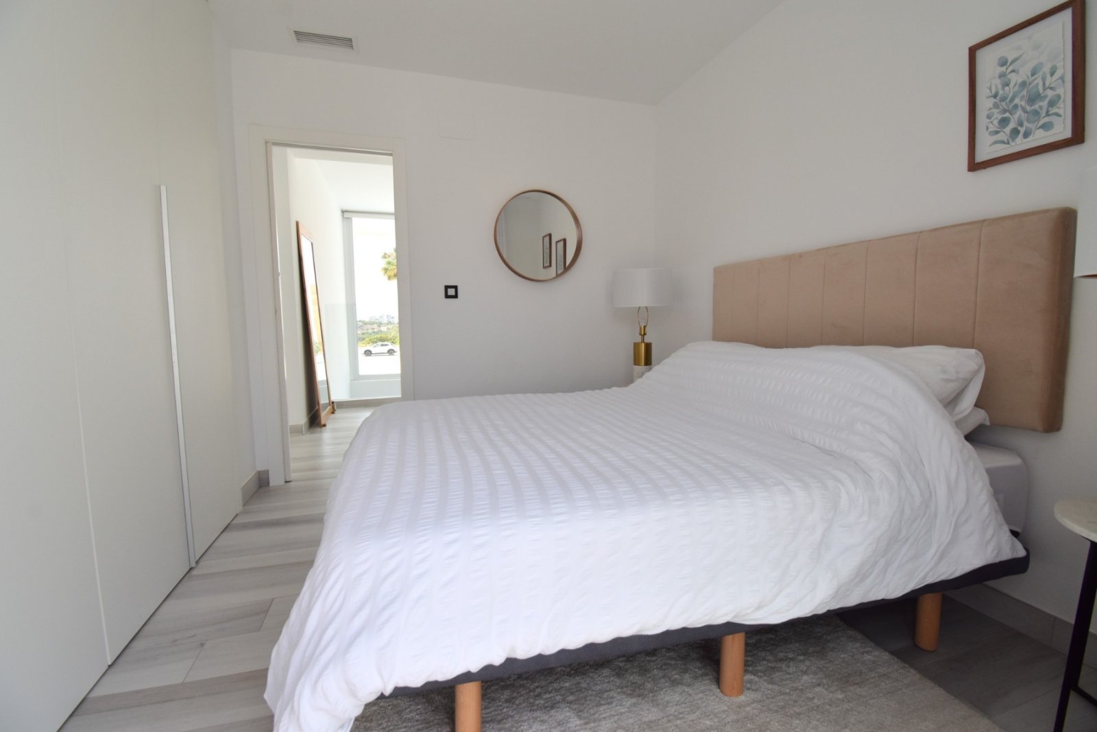 This South Facing, Four Bedroom, Detached Villa in Lomas de Cabo Roig is located within a five-minute walk of a good variety of bars and restaurants