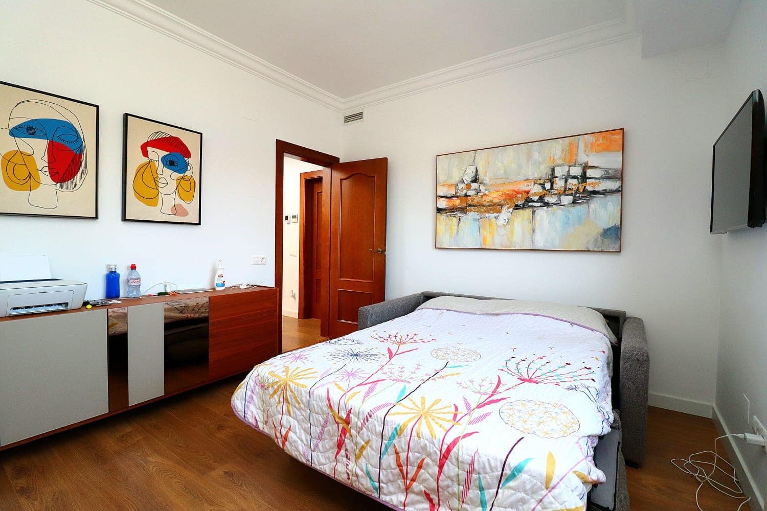 "Welcome to a three-story haven in Campoamor, just 500 meters from the sea! This spacious villa seamlessly blends luxury, comfort, and proximit