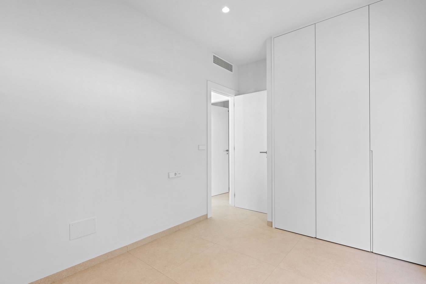Diese exklusive Sammlung freistehender Chalets befindet sich in der charmanten Stadt San Javier und bietet ein einzigartiges Wohnerlebnis. Mit nur se