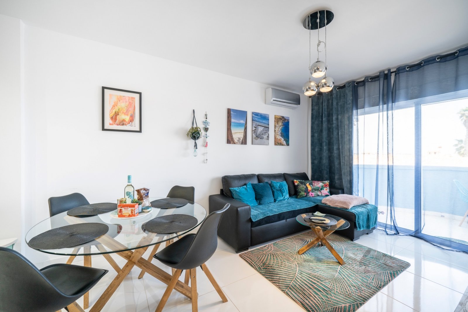 9 m² große Wohnung im zweiten Stock mit Nordost-Ausrichtung, bestehend aus einem Wohn-Esszimmer mit offener, voll ausgestatteter Küche, einem Schlafz