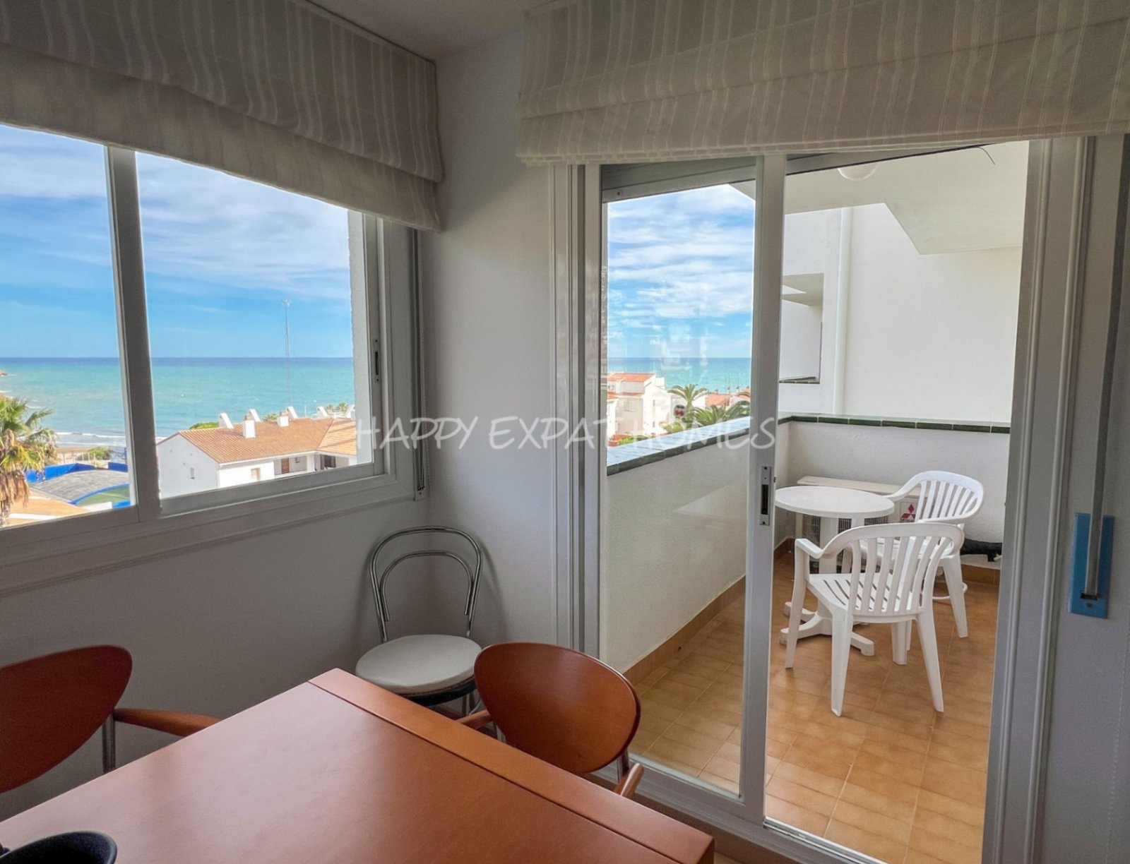 Zu verkaufen: Wohnung in Sitges – Aiguadolç
Jeder, der zum ersten Mal hereinkommt, ist sprachlos über die atemberaubenden Ausblicke.
Diese helle und k