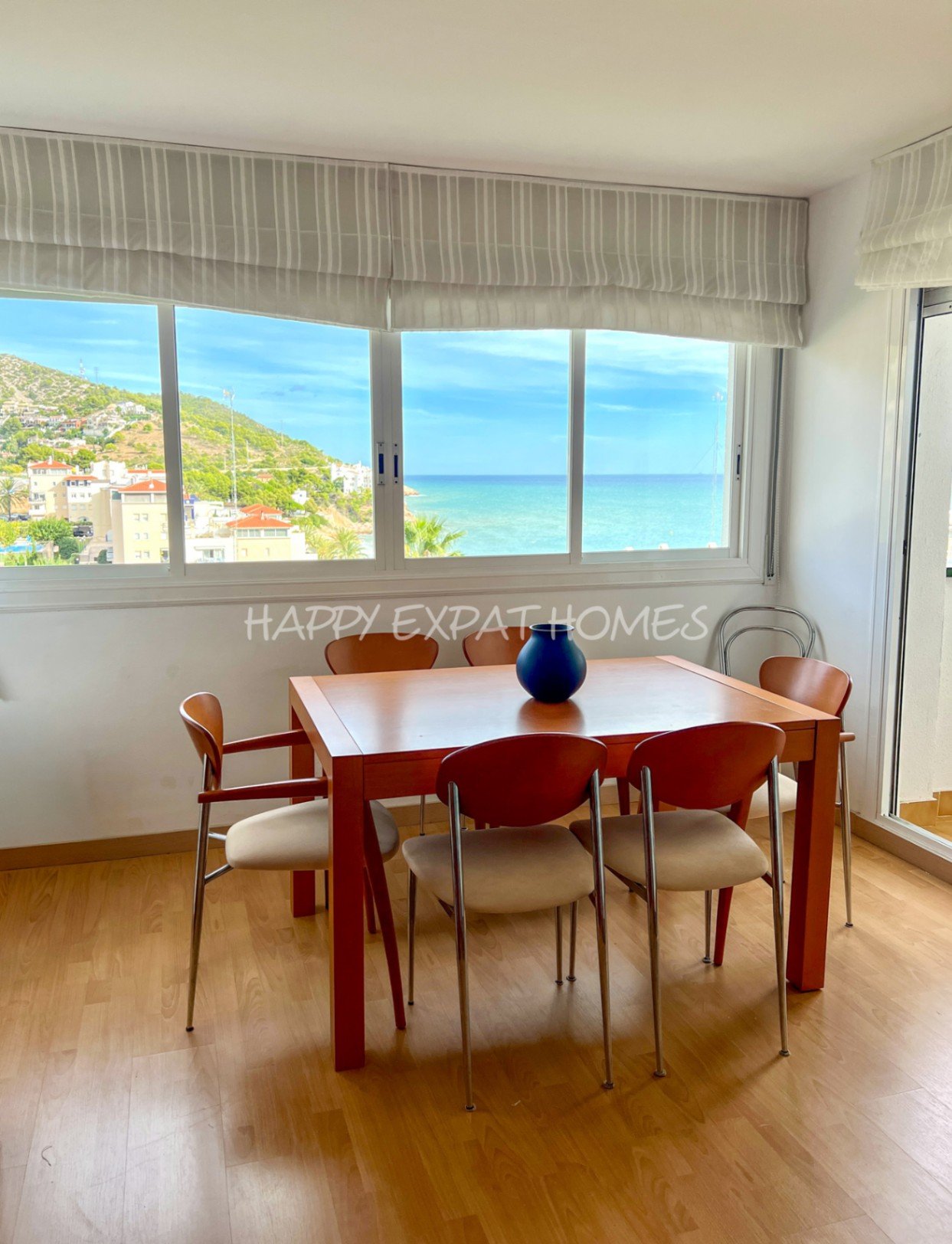 Zu verkaufen: Wohnung in Sitges – Aiguadolç
Jeder, der zum ersten Mal hereinkommt, ist sprachlos über die atemberaubenden Ausblicke.
Diese helle und k