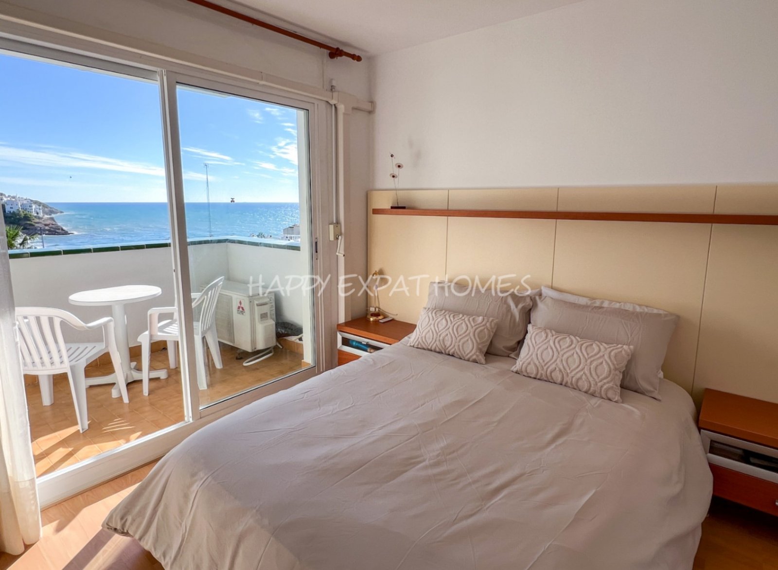 Zu verkaufen: Wohnung in Sitges – Aiguadolç
Jeder, der zum ersten Mal hereinkommt, ist sprachlos über die atemberaubenden Ausblicke.
Diese helle und k