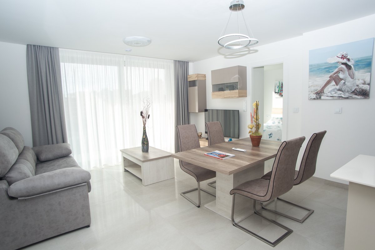 In der wunderschönen Gegend von La Cala gelegen, bietet diese exklusive Wohnanlage eine Auswahl von 14 Immobilien, darunter Apartments und Penthäuser