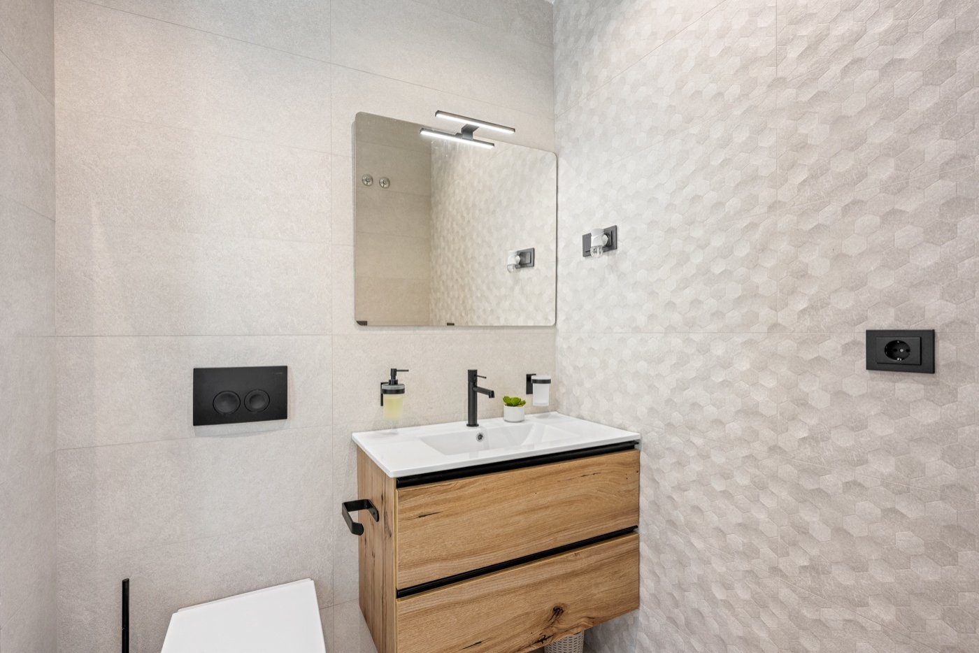   Located in Blue Lagoon, within walking distance of all amenities, is this beautiful villa, originally a show house for the project. This is immediat