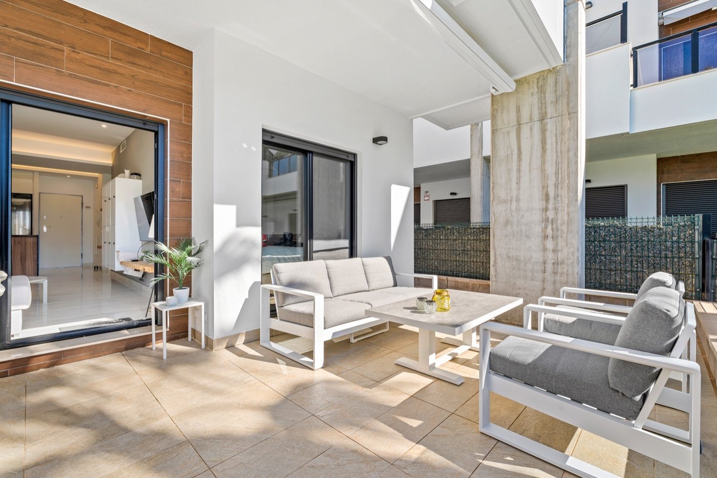 Ground floor apartment in El Raso, Guardamar del Segura
This beautiful south-facing ground-floor apartment is located in a modern residen