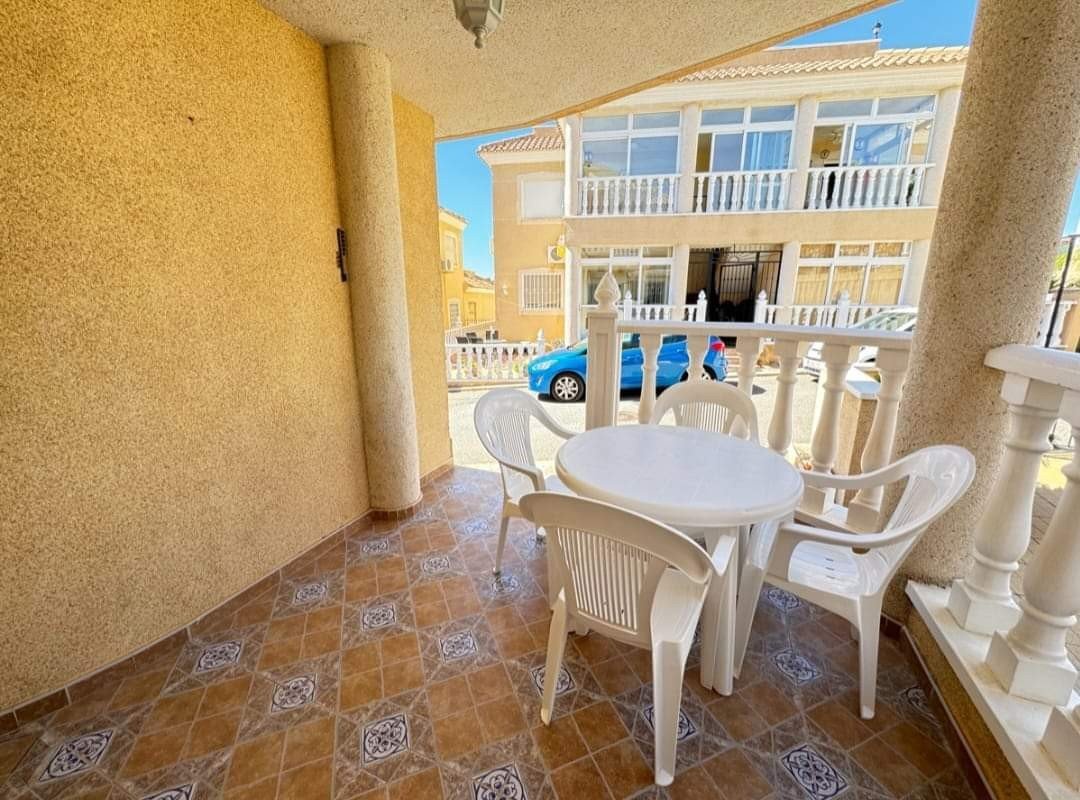 Enjoy the best of the Costa Blanca in this charming ground-floor apartment, ideally situated in the popular Villamartin. This move-in ready property