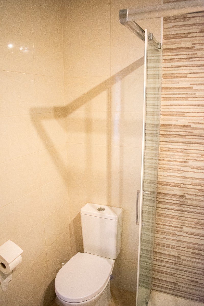 Wir präsentieren Ihnen dieses exklusive 112 m² große Apartment in Lomas de Cabo Roig , einer der begehrtesten Wohngegenden an der Costa Blanca in der