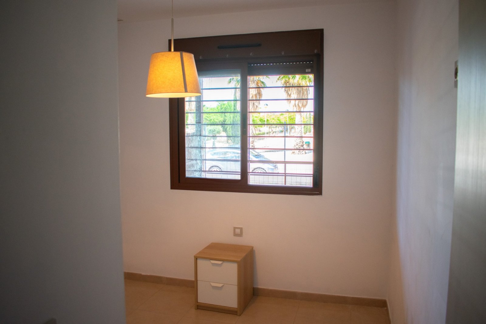 Wir präsentieren Ihnen dieses exklusive 112 m² große Apartment in Lomas de Cabo Roig , einer der begehrtesten Wohngegenden an der Costa Blanca in der