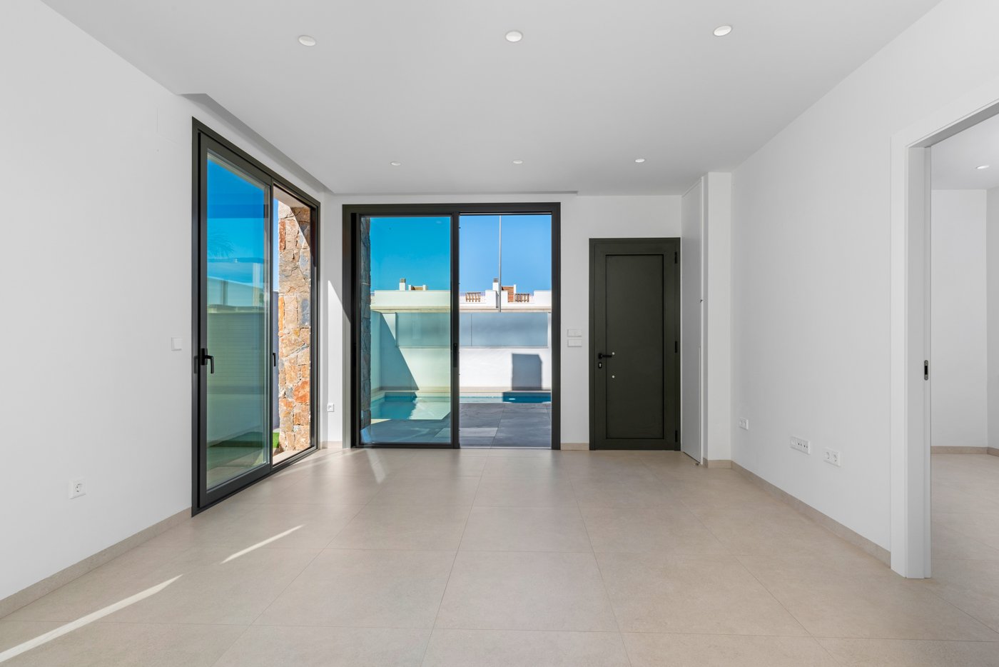 Diese exklusive Sammlung freistehender Chalets befindet sich in der charmanten Stadt San Javier und bietet ein einzigartiges Wohnerlebnis. Mit nur se
