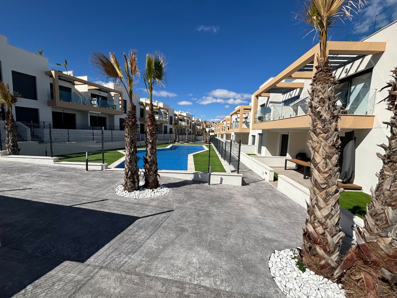   This South Facing, Two Bedroom, Top Floor Corner Apartment in Villamartin is located within a 10 minute walk of a main chain supermarket, JYSK furni