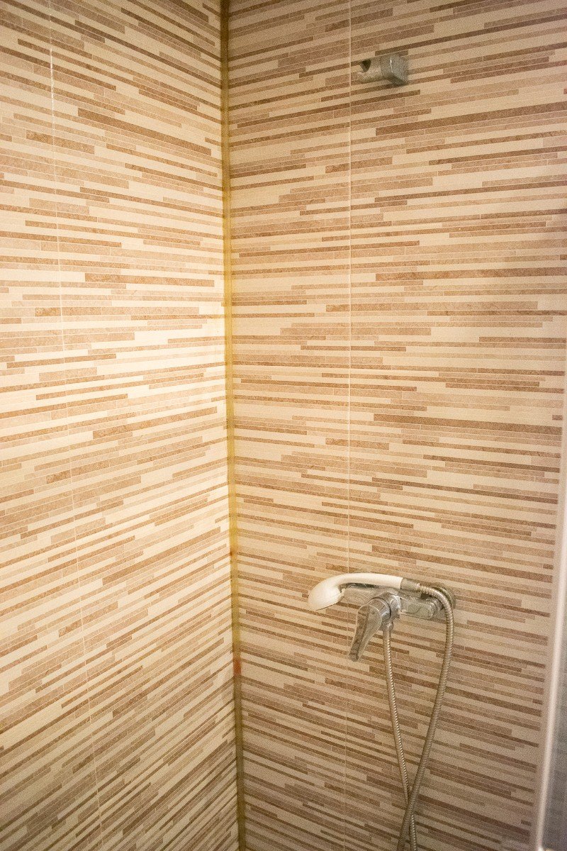 Wir präsentieren Ihnen dieses exklusive 112 m² große Apartment in Lomas de Cabo Roig , einer der begehrtesten Wohngegenden an der Costa Blanca in der