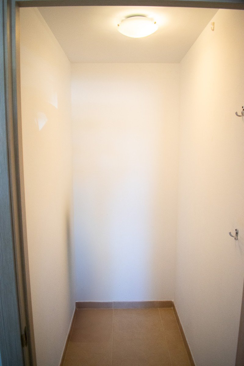  Wir präsentieren Ihnen dieses exklusive 112 m² große Apartment in Lomas de Cabo Roig , einer der begehrtesten Wohngegenden an der Costa Blanca in der