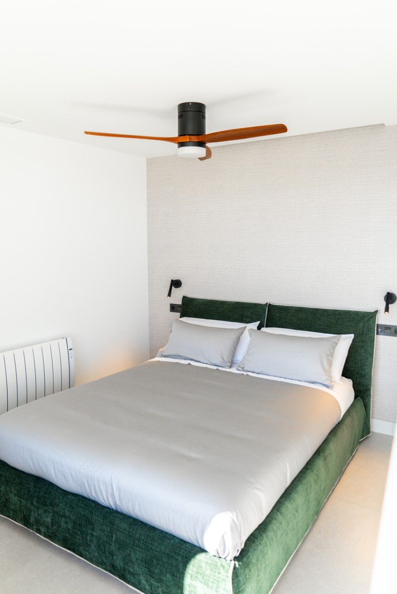  Im Herzen von La Zenia (Orihuela Costa) vereint dieses luxuriöse 122 m² große Apartment Privatsphäre, modernes Design und mediterranen Komfort . Es b